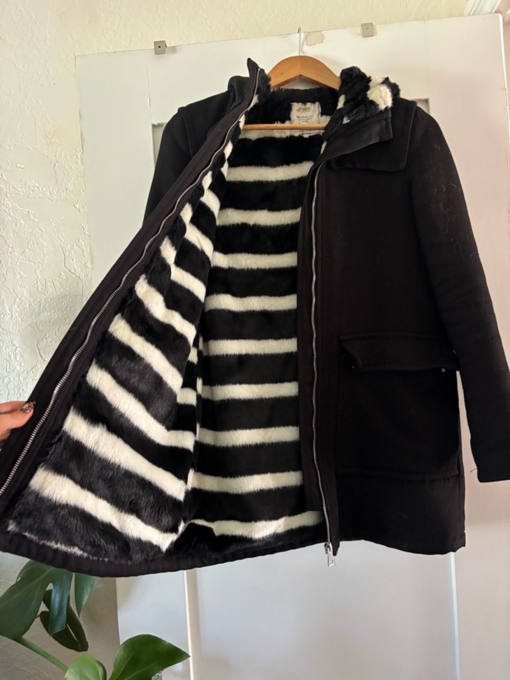 Women Black Hooded Coat with Faux Fur Lining - Picture 2 of 6